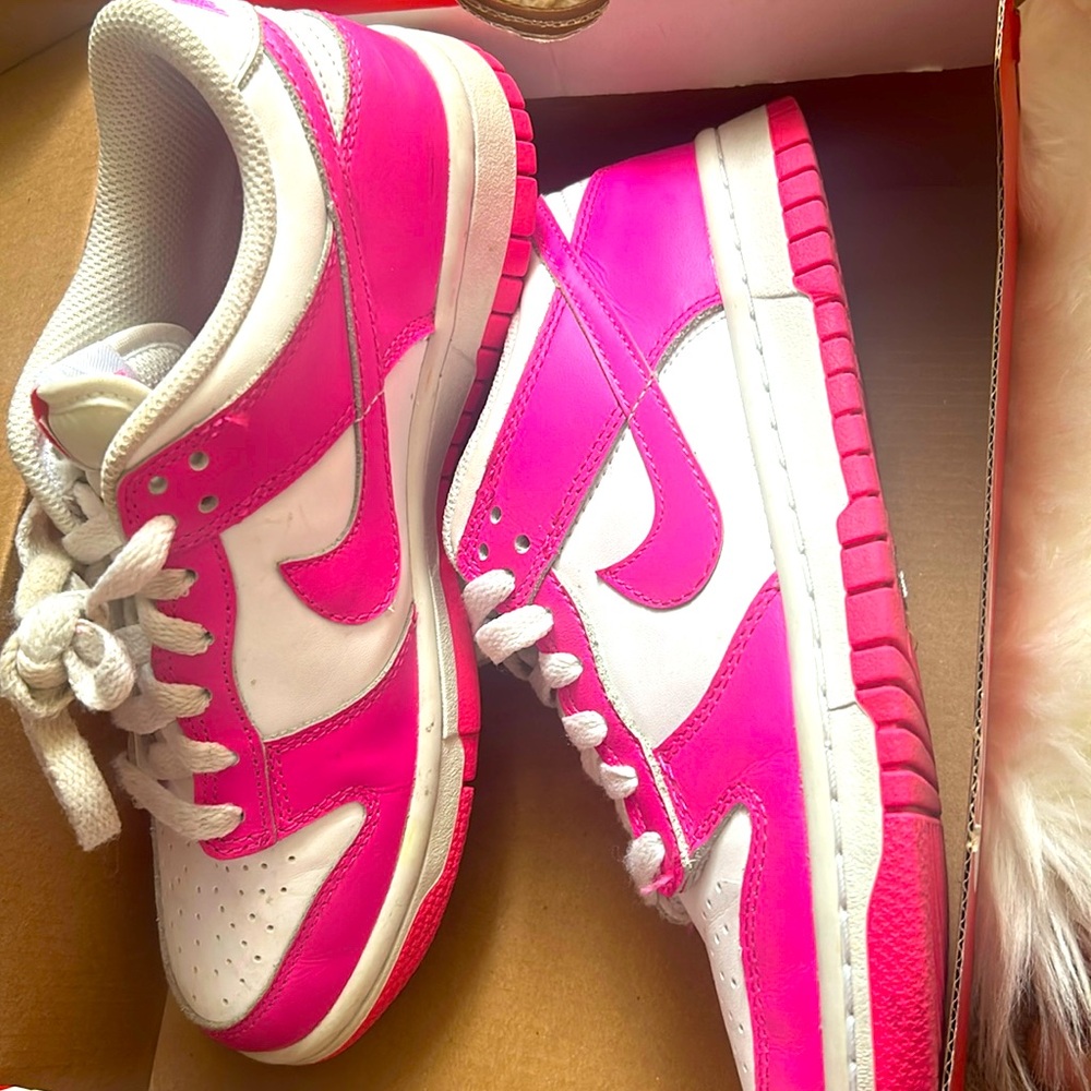 Nike dunk low , fuchsia, pink and white size 5 youth